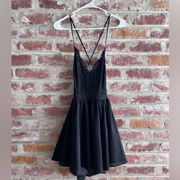 Backless skater dress with beautiful lace detail. Formal size small - Picture 1 of 6